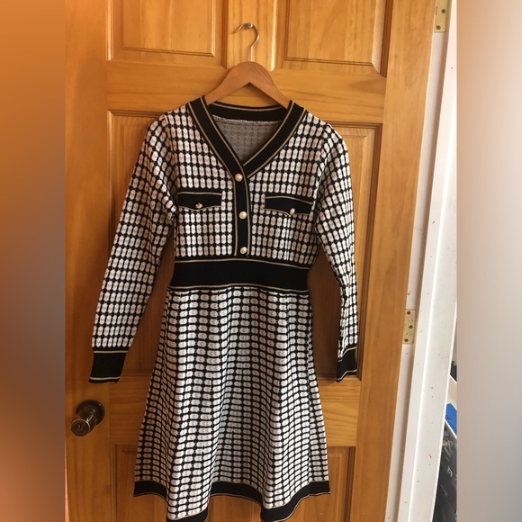 Dresses & Skirts - Long sleeve midi dress
